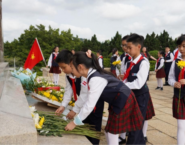 清明節(jié)，南山學(xué)子追思英烈，弘揚(yáng)民族精神